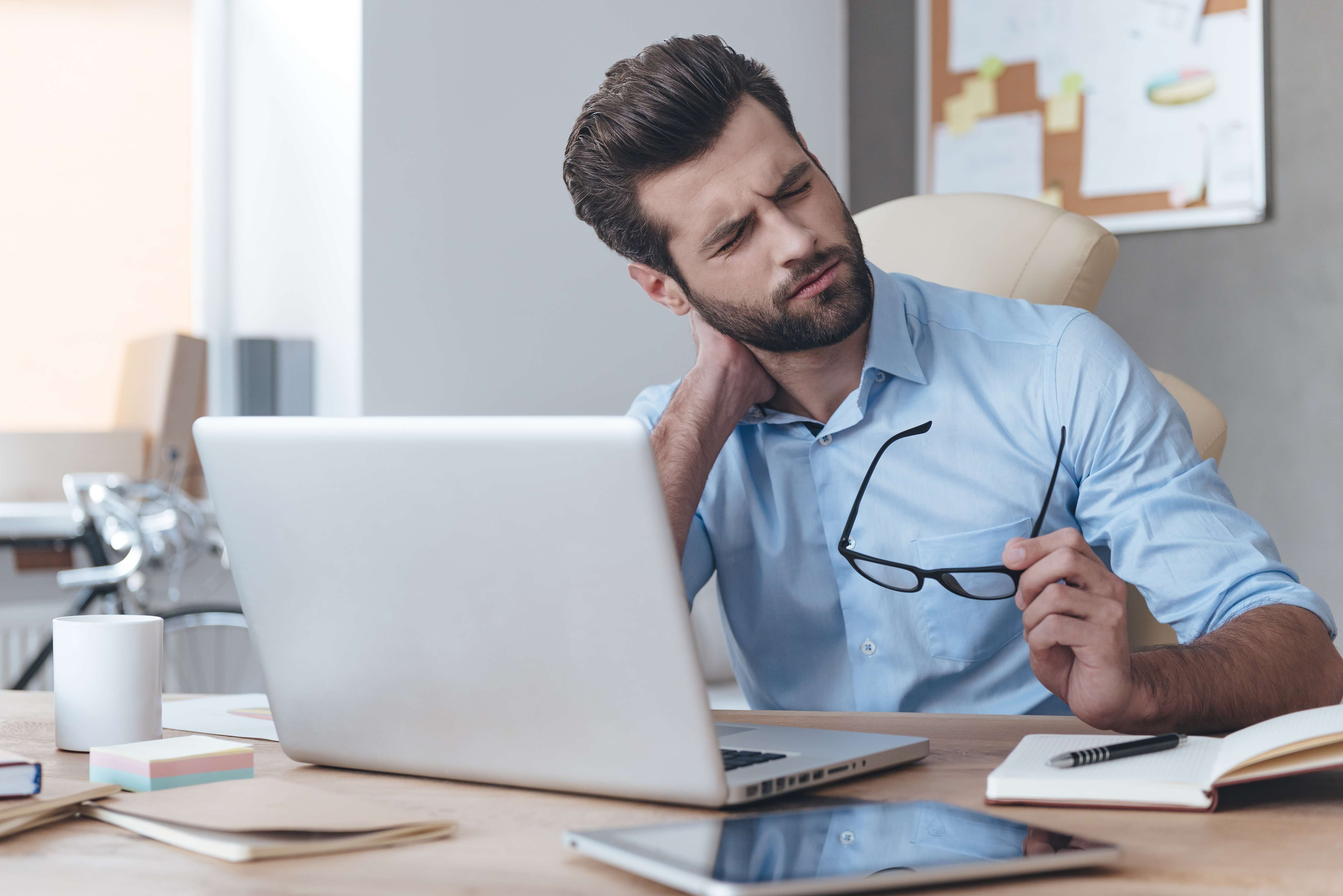 5 Common Posture Mistakes That Cause Severe Neck Pain During Sleep (and How to Fix Them)